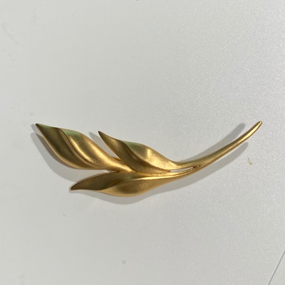Vintage leaf brooch - Picture 2 of 5